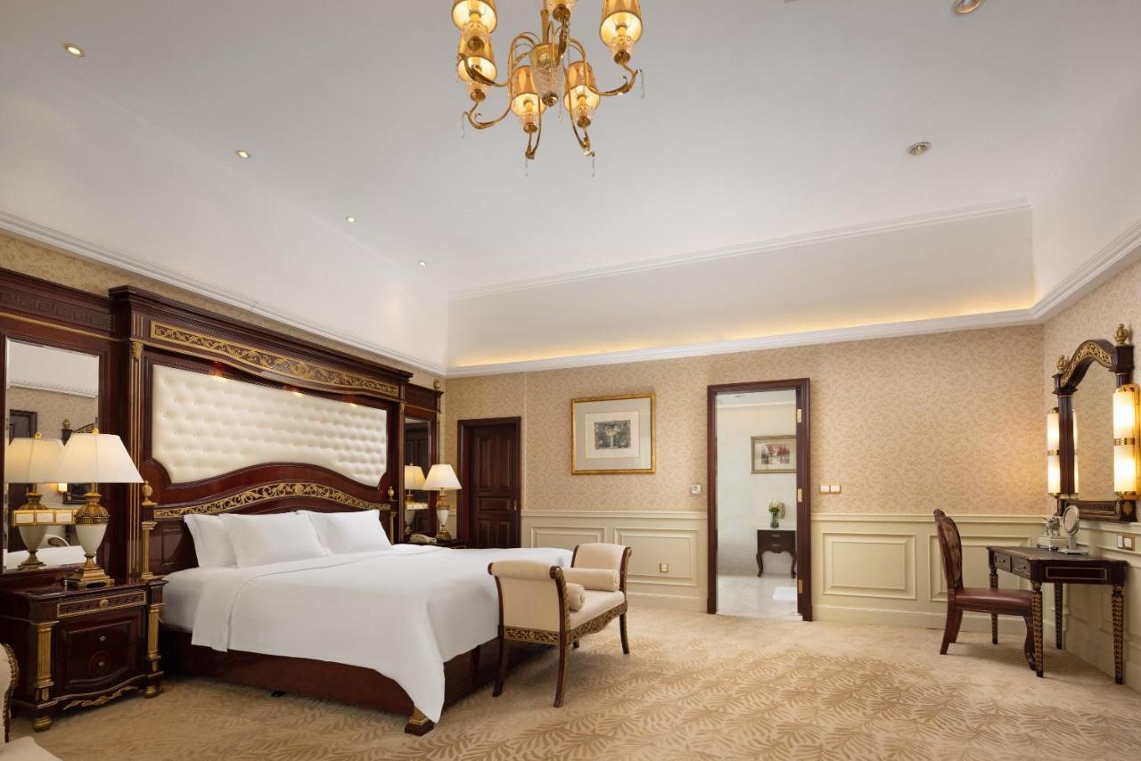 Crowne Plaza Hotel & Suites Landmark Shenzhen By Ihg - Nearby Luohu Border, Indoor Heated Swimming Pool, Complimentary Welcome Drink Bagian luar foto
